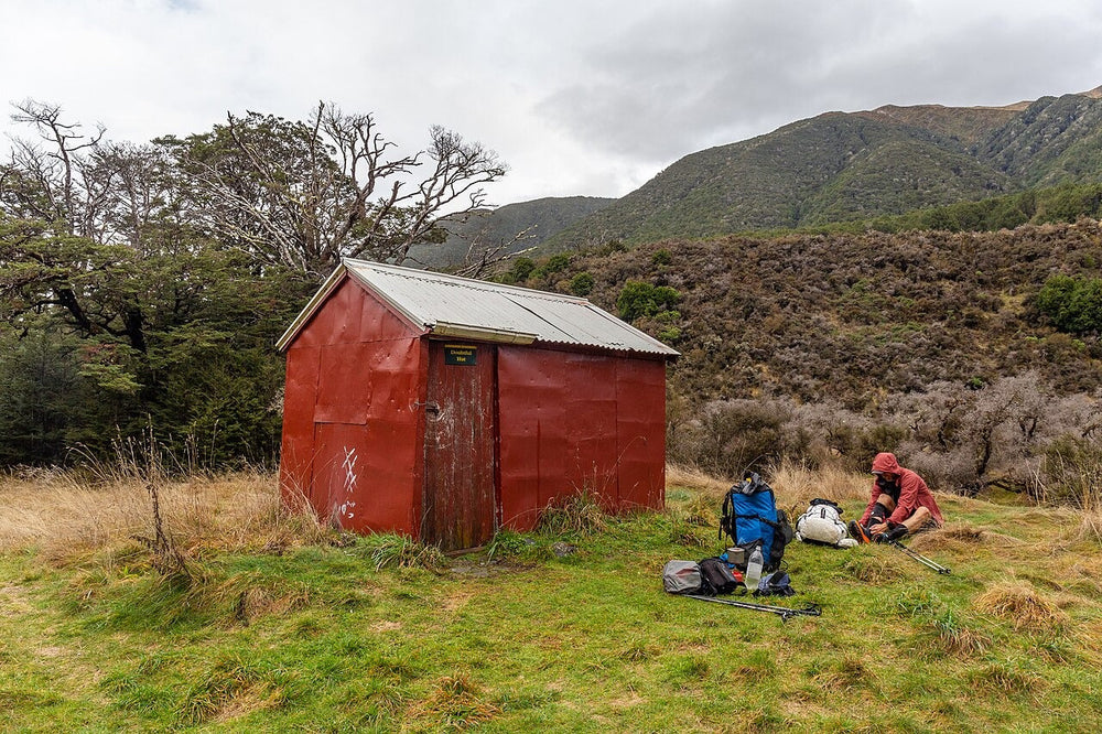Doubtful Hut in Canterbury with walkers outside