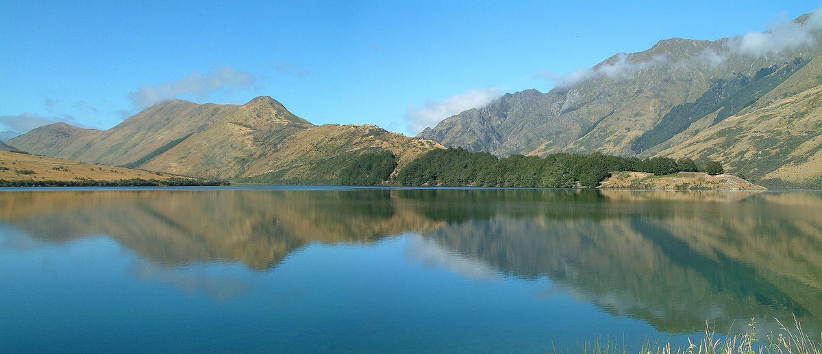 Moke Lake reflecting the mountains near Queenstown.