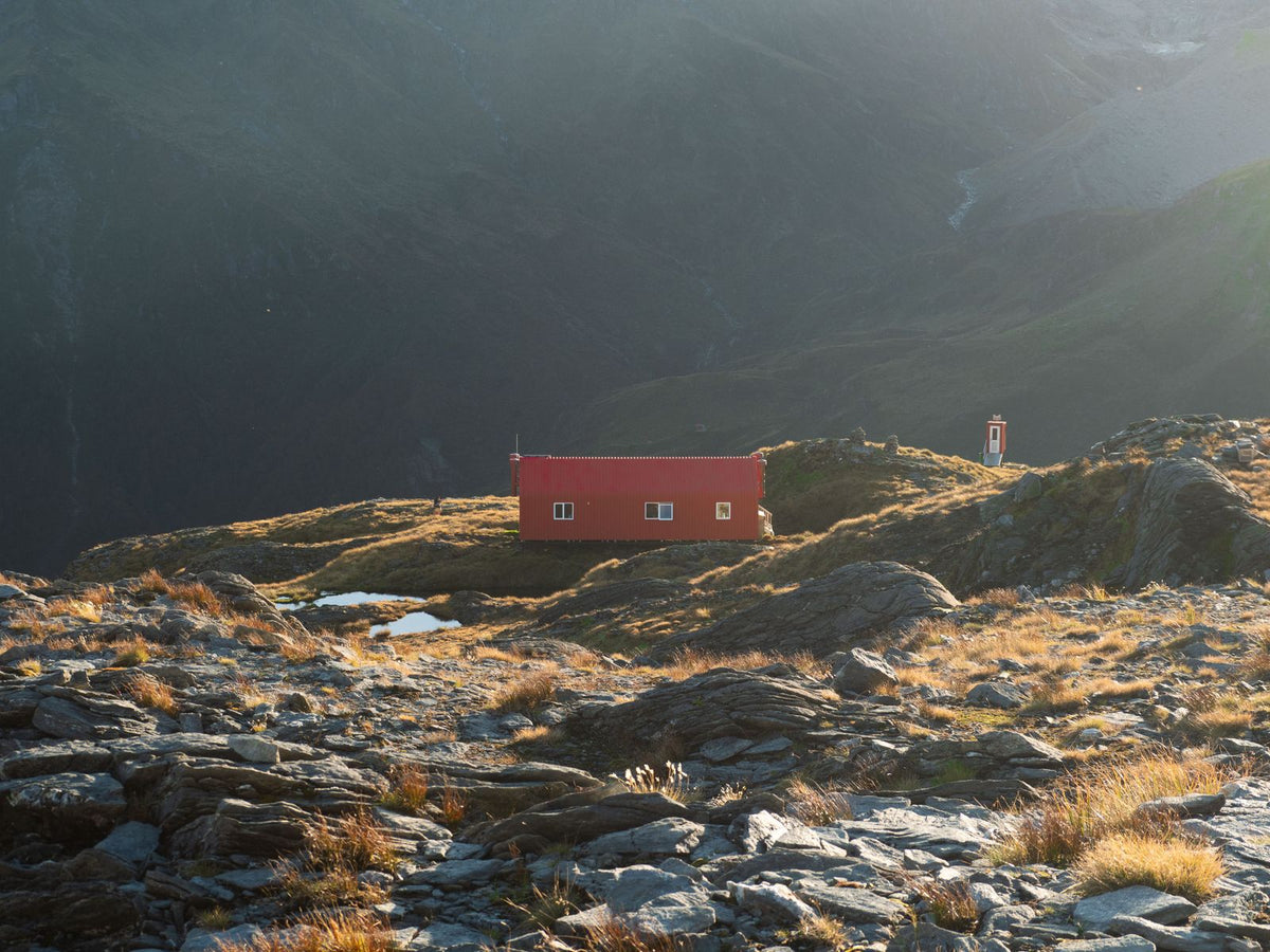 French Ridge Hut in the mountain landscape of Mount Aspiring National Park.
