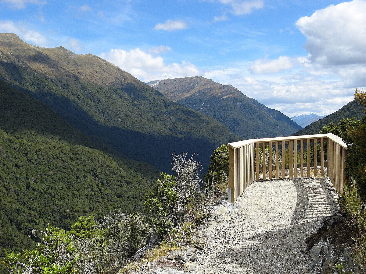 Mountain views from the Haast Pass Lookout viewing platform.
