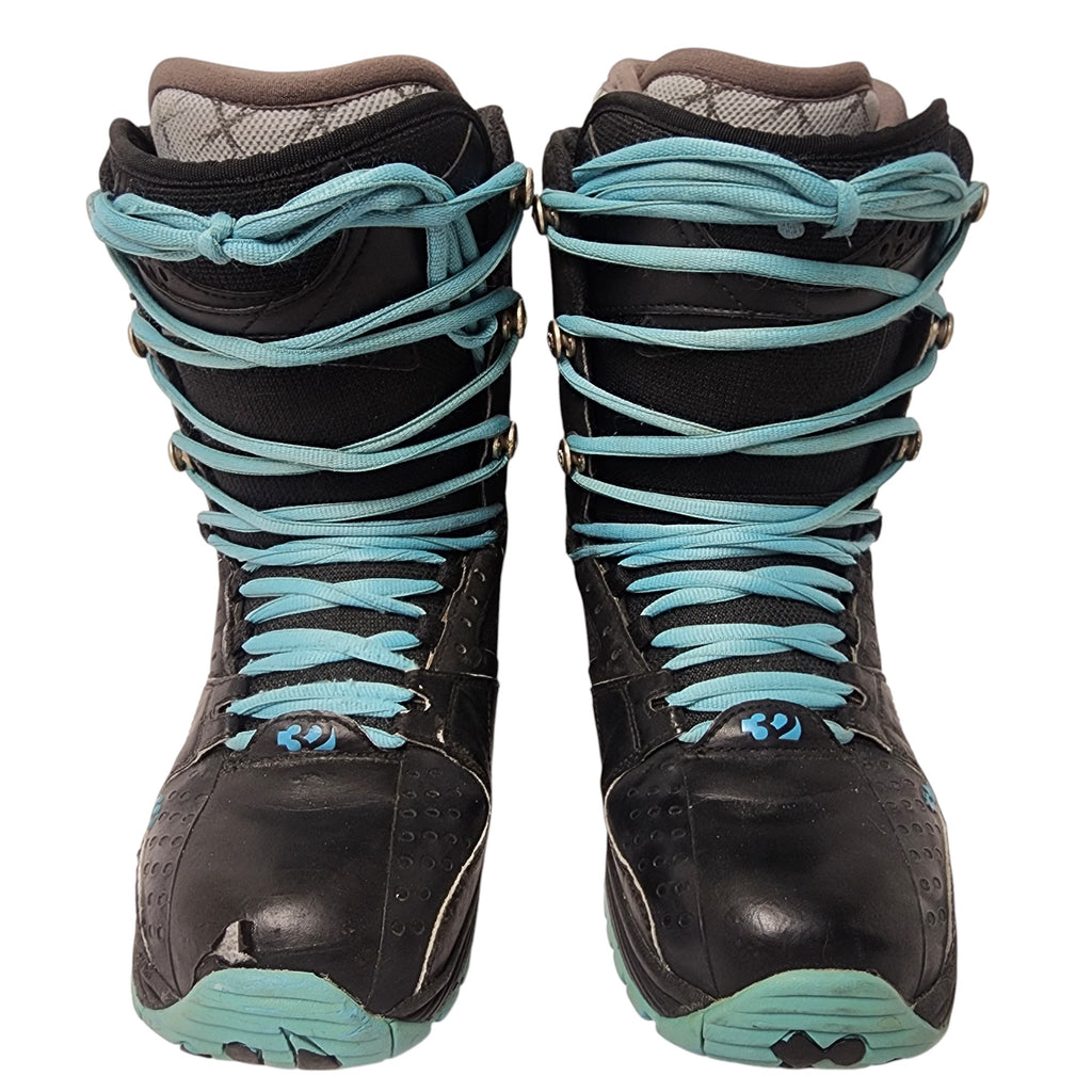Thirty-two ‘prospect’ snowboard boots