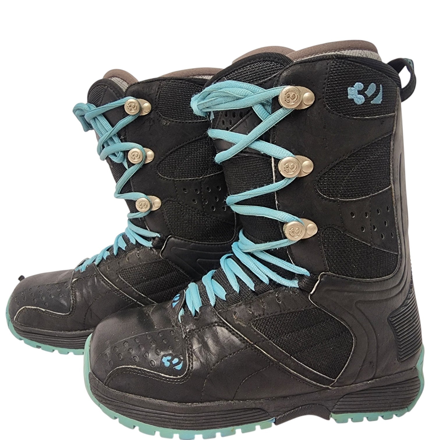 Thirty-two ‘prospect’ snowboard boots