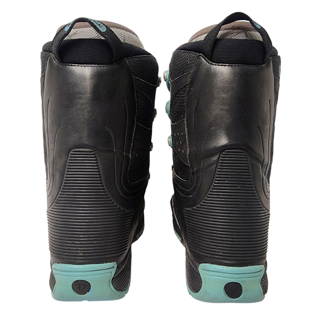 Thirty-two ‘prospect’ snowboard boots