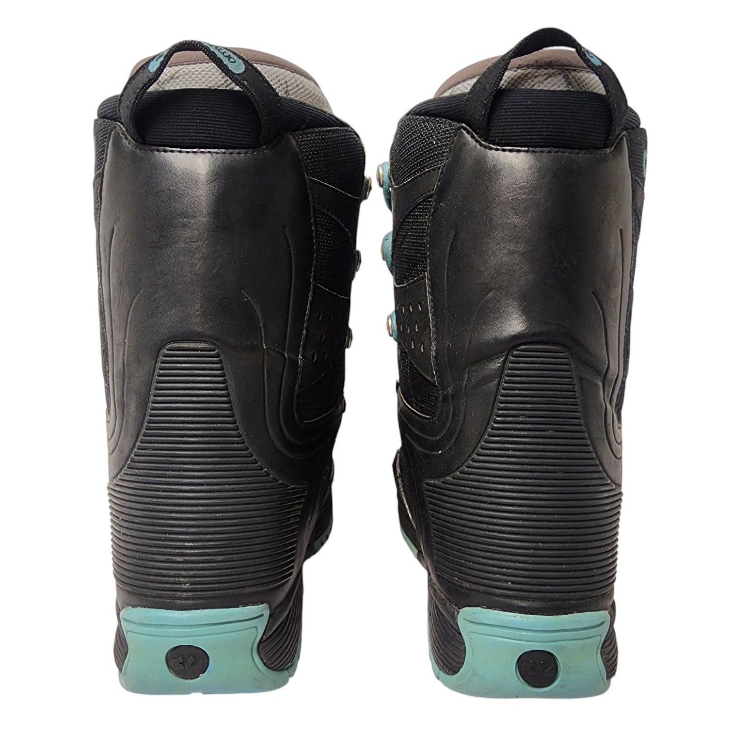 Thirty-two ‘prospect’ snowboard boots