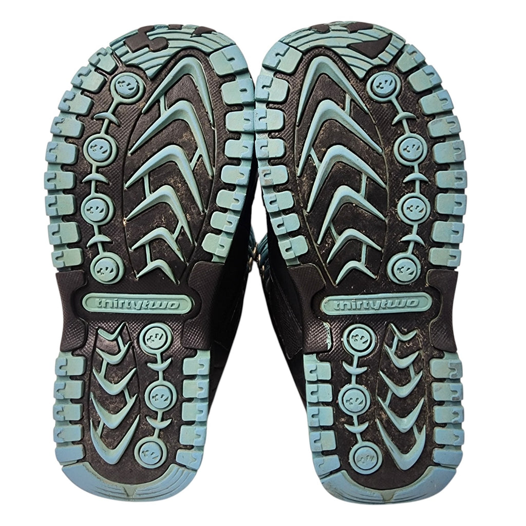 Thirty-two ‘prospect’ snowboard boots