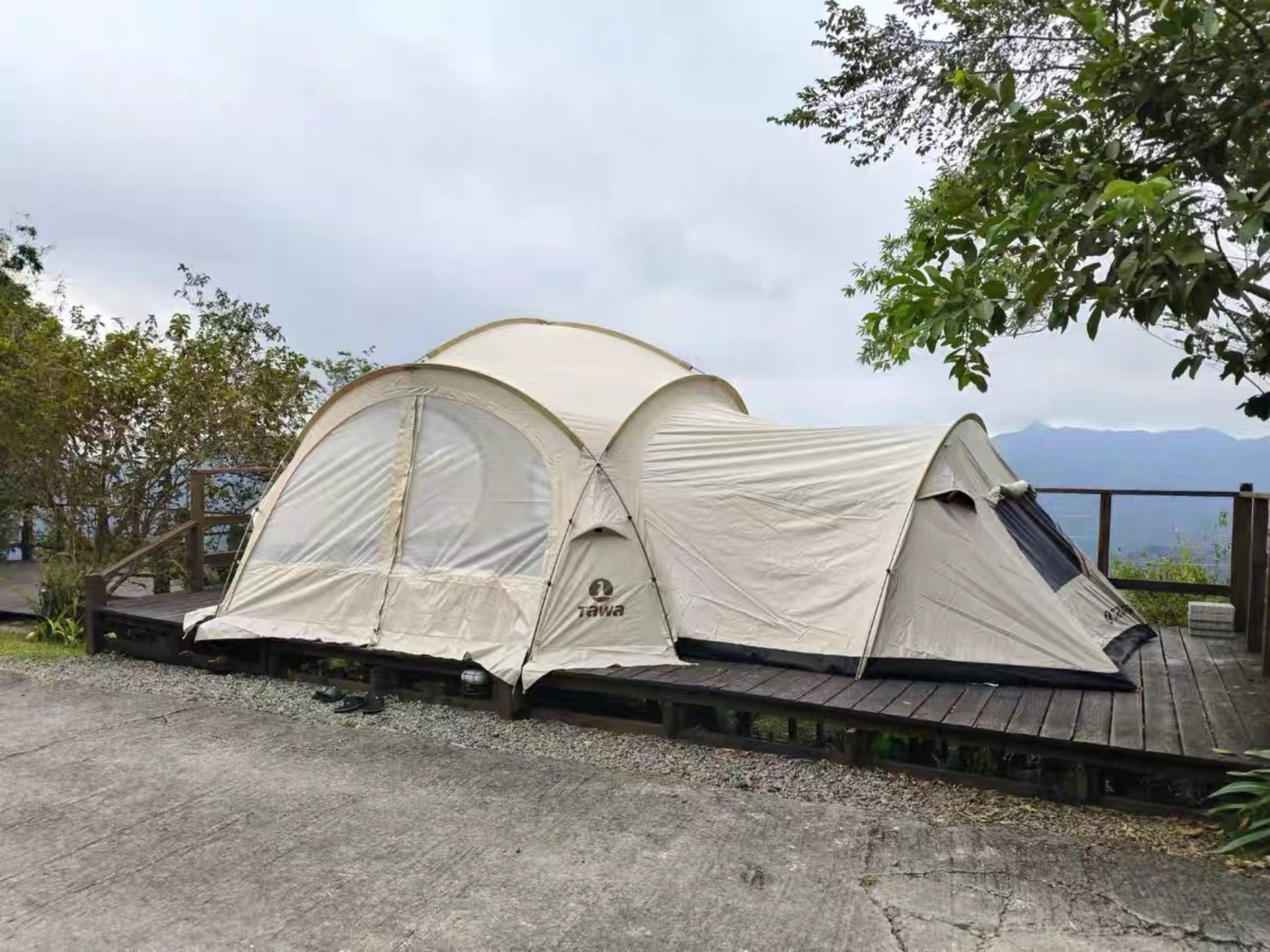 Large Family Camping Tent + Inner Room + Awning – Excellent Condition