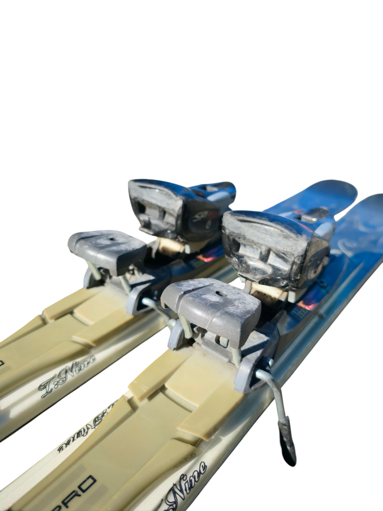 153cm Carving Skis with Salomon SP100 Bindings