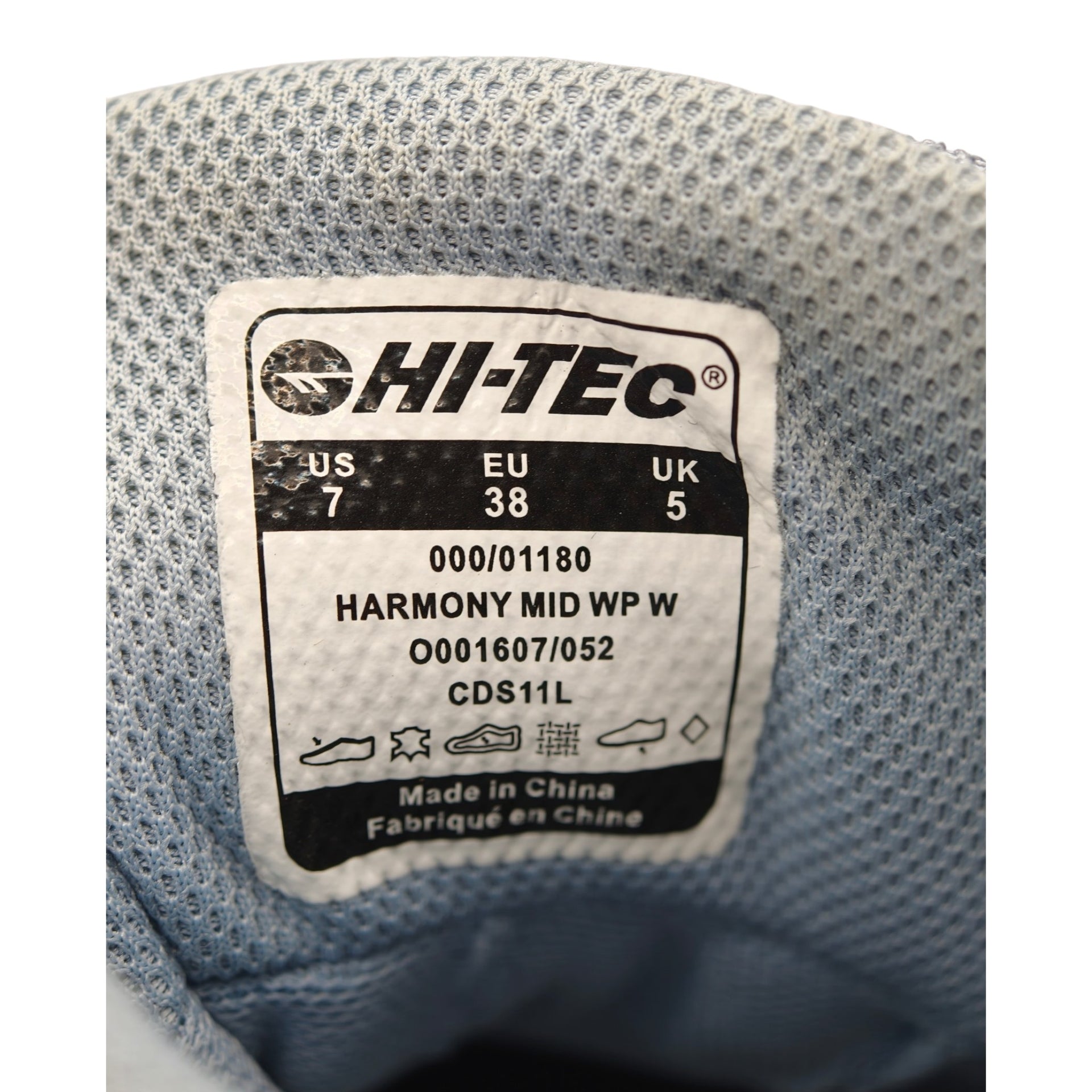 Hi-Tec Harmony Mid WP boots outsole tread pattern with Vibram logo