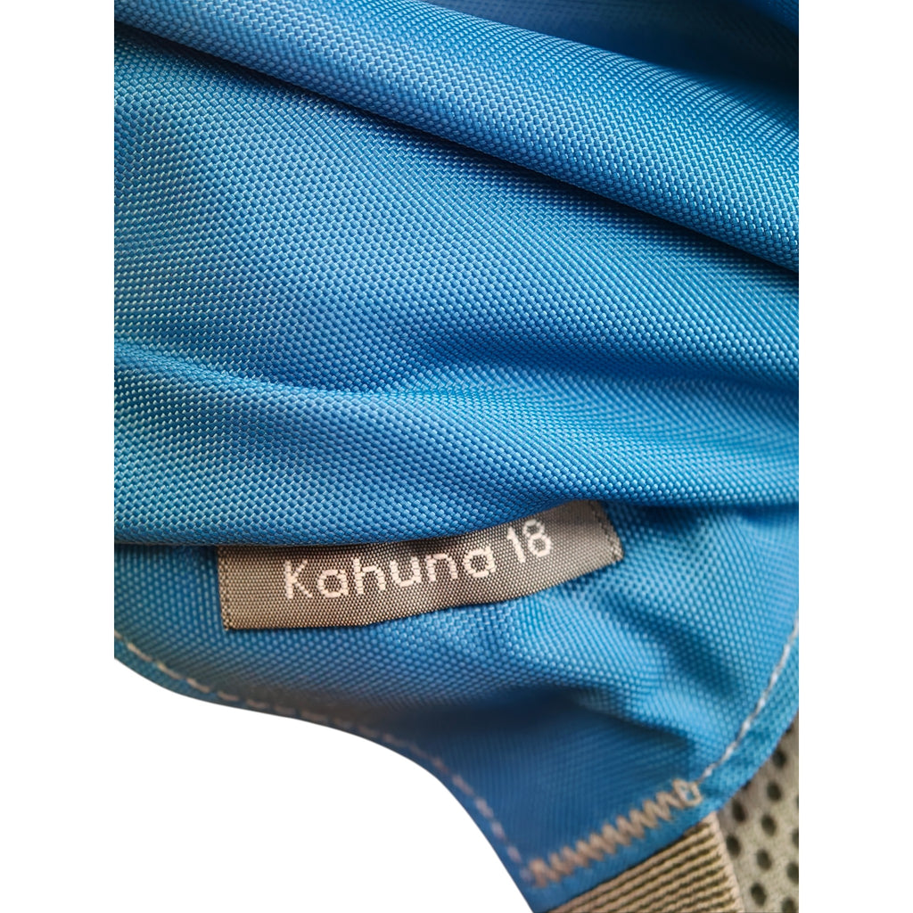 Macpac Kahuna 18L Daypack - Blue - model label