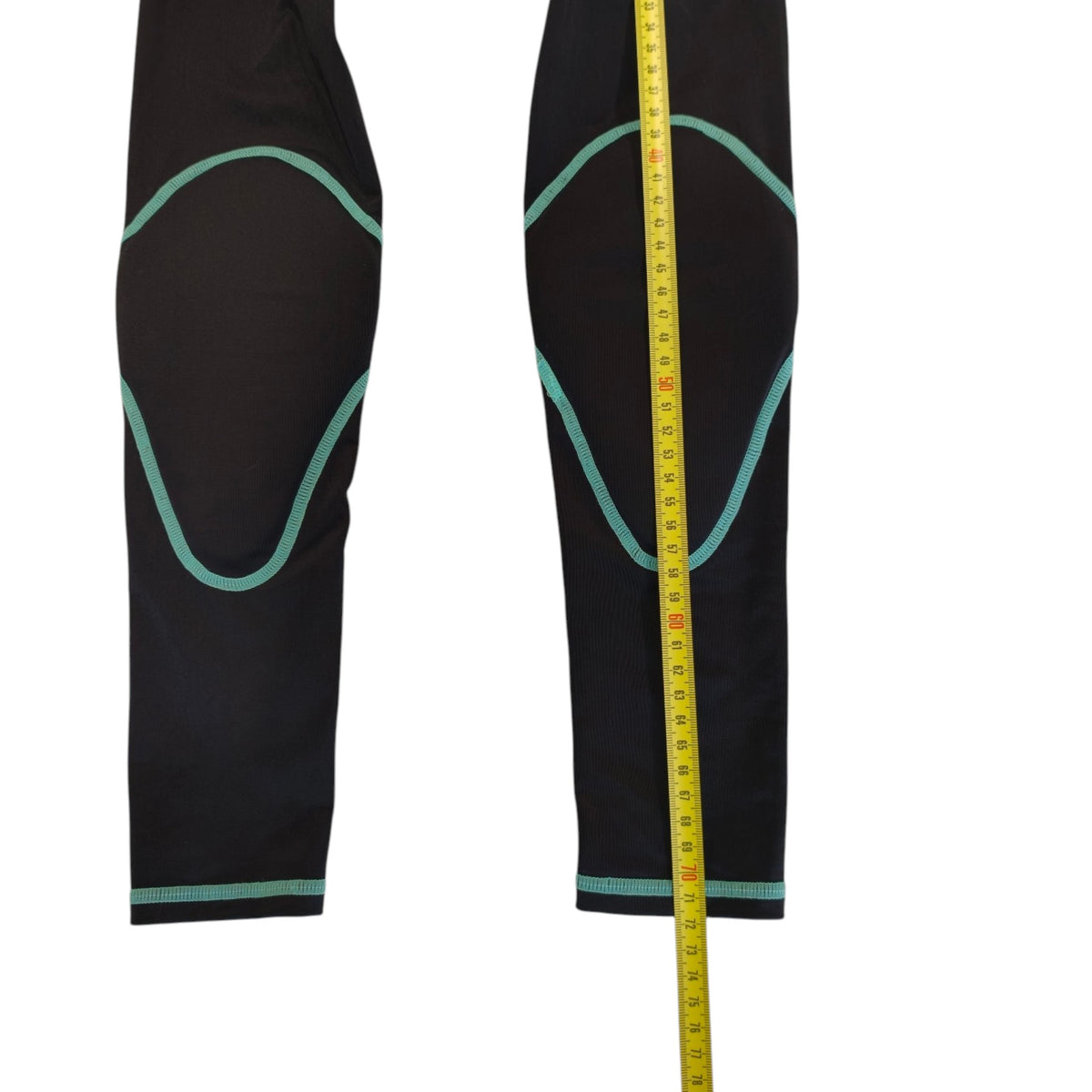 Kids Base Layer Leggings - Labelled 135 cm - Black and Green – actual item photo 4