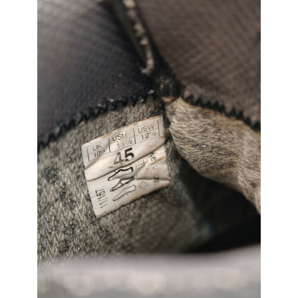 La Sportiva Gore-Tex Boots. EU 45. Sole and Tongue Damage. detail 17. Supplied view 18.