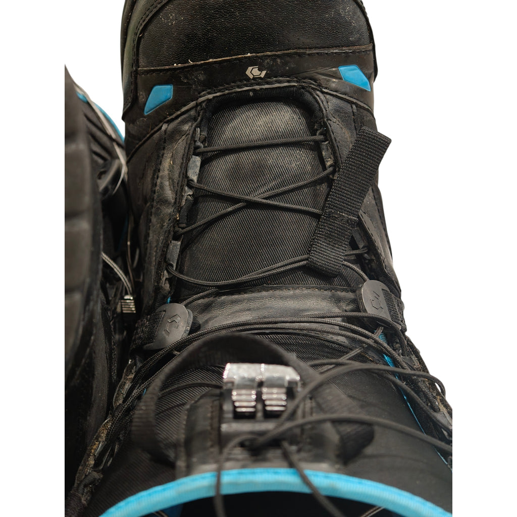 Northwave Snowboard Boots - Mens US 9 / EU 42 - Black and Blue - lacing and cosmetic wear